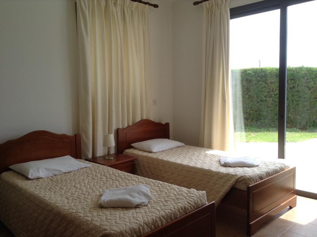 Aura Holiday Villas Paphos Ruang foto
