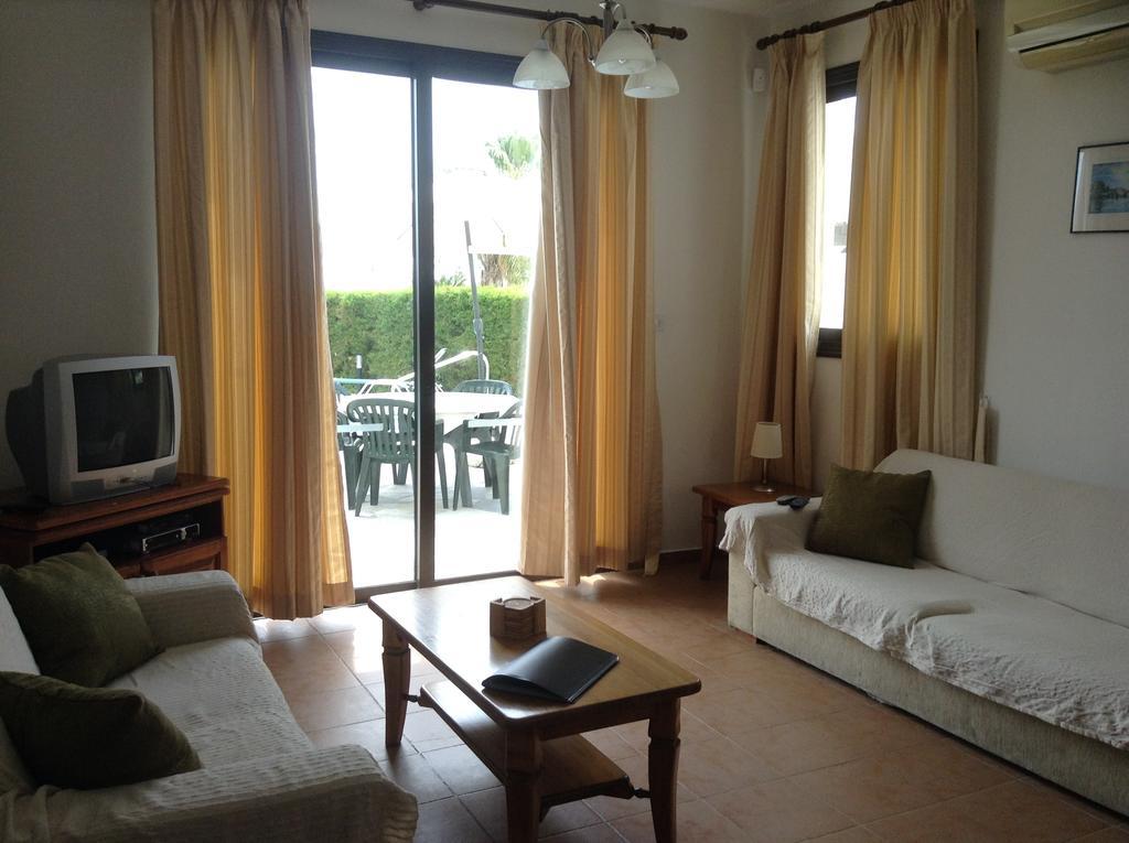 Aura Holiday Villas Paphos Ruang foto
