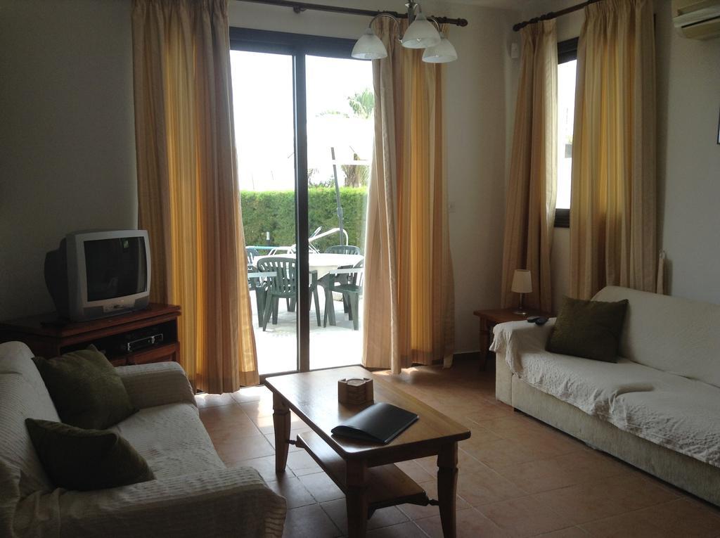 Aura Holiday Villas Paphos Bagian luar foto